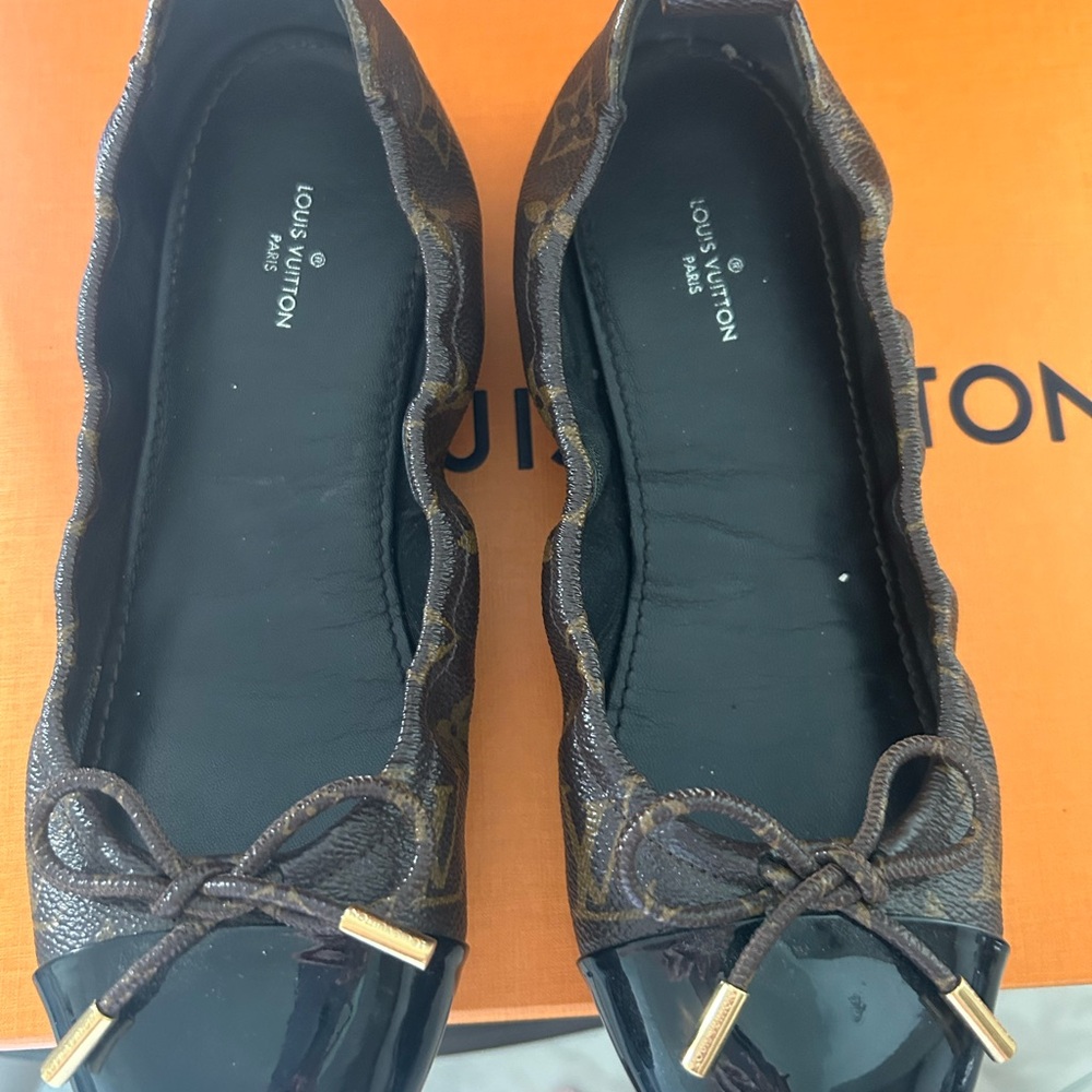 Louis Vuitton Women's Black and Brown Flats